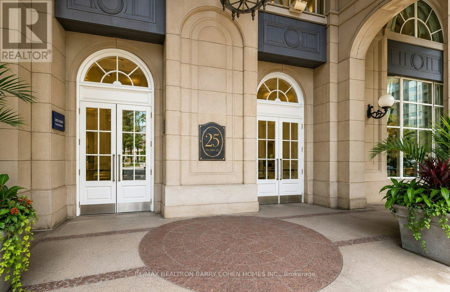 2719-25 The Esplanade, Toronto, ON, M5E 1W5 - 2