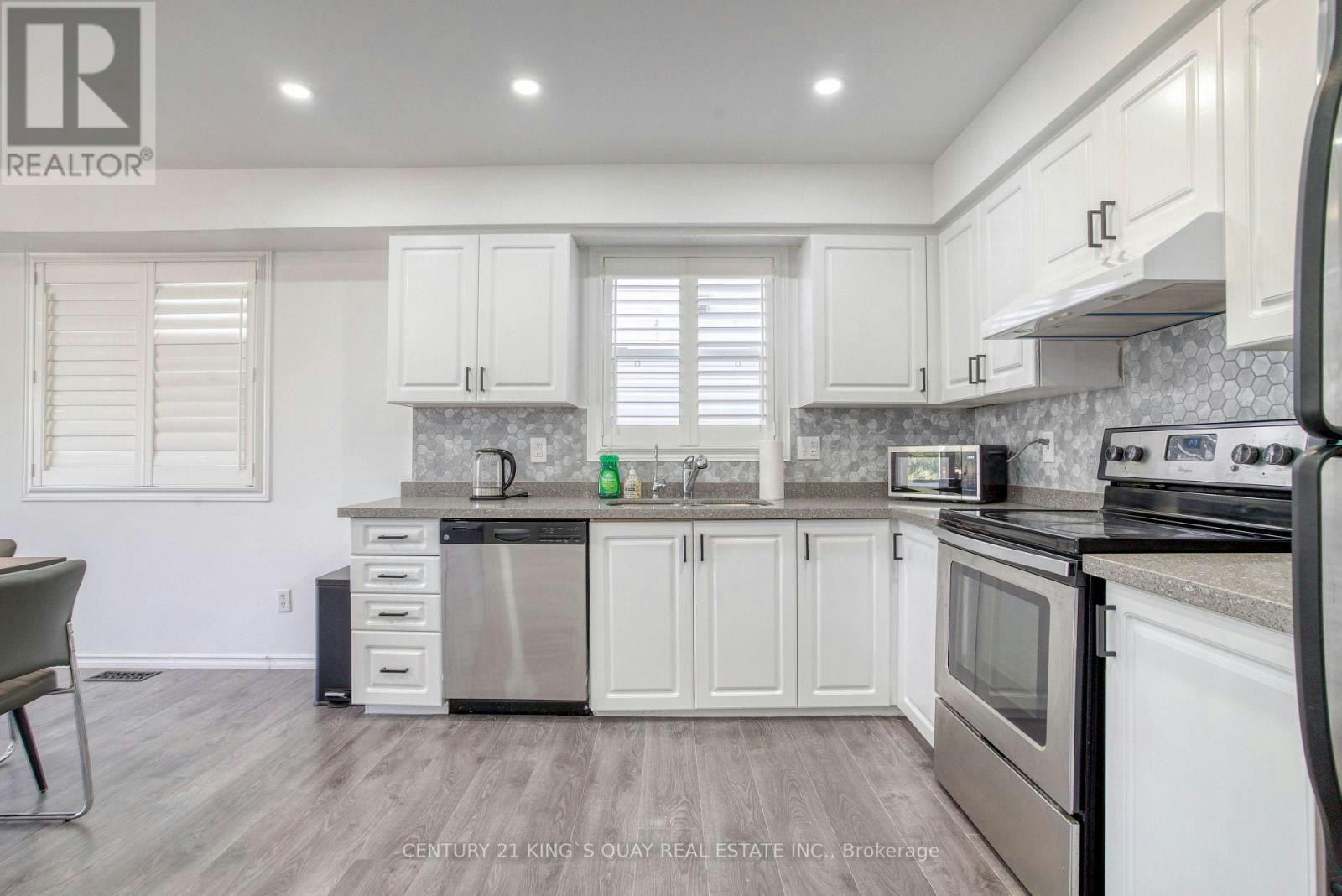 612 Winterberry Avenue, Waterloo, ON, N2V 2W4 - 6