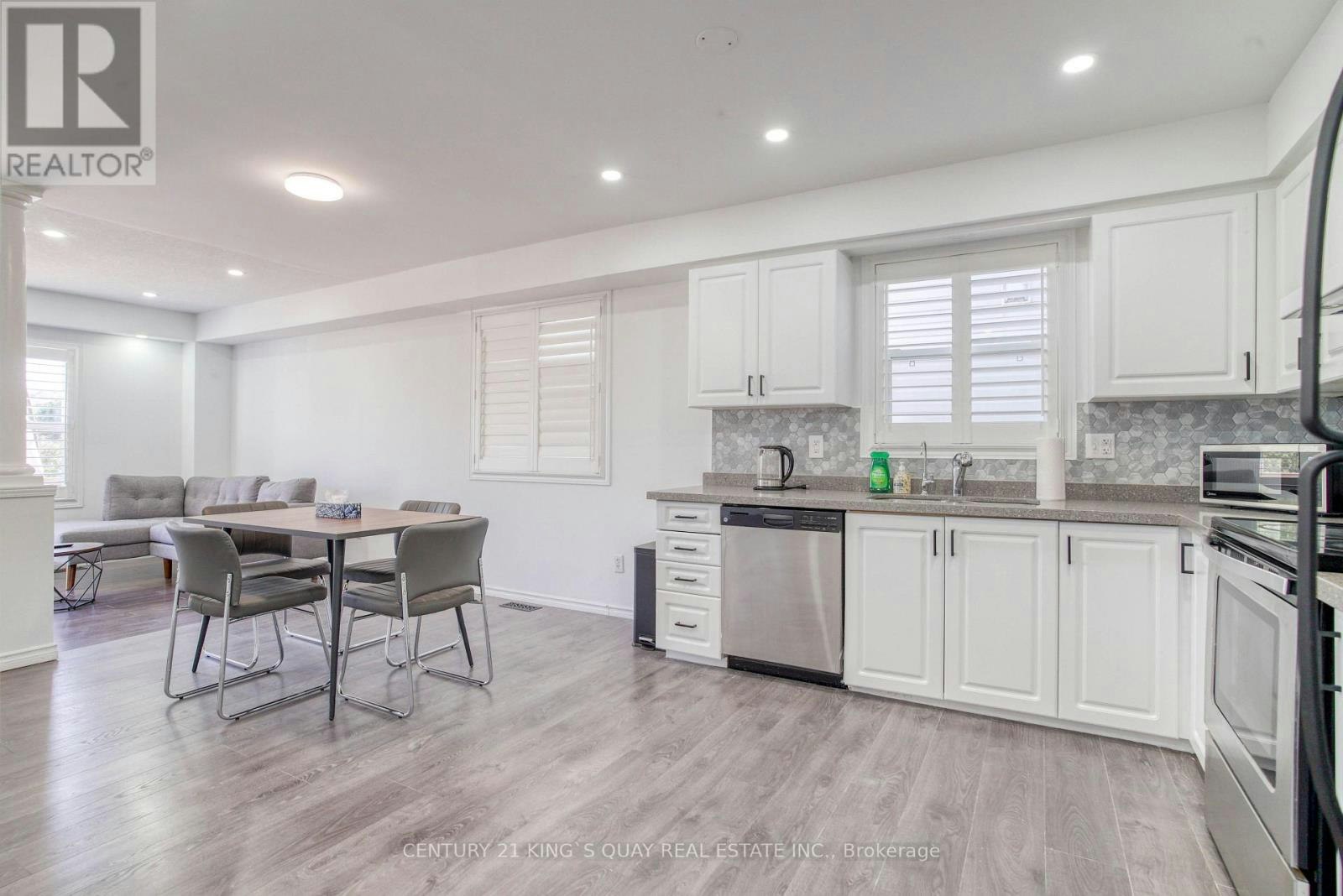 612 Winterberry Avenue, Waterloo, ON, N2V 2W4 - 5