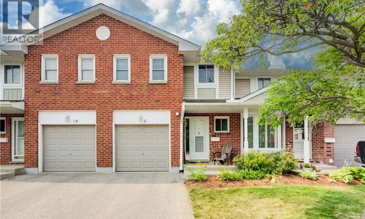 11-210 Highland Crescent