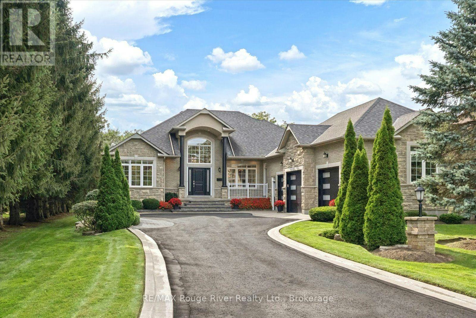 26 Hanover Court, Whitby, ON, L1N 7J2