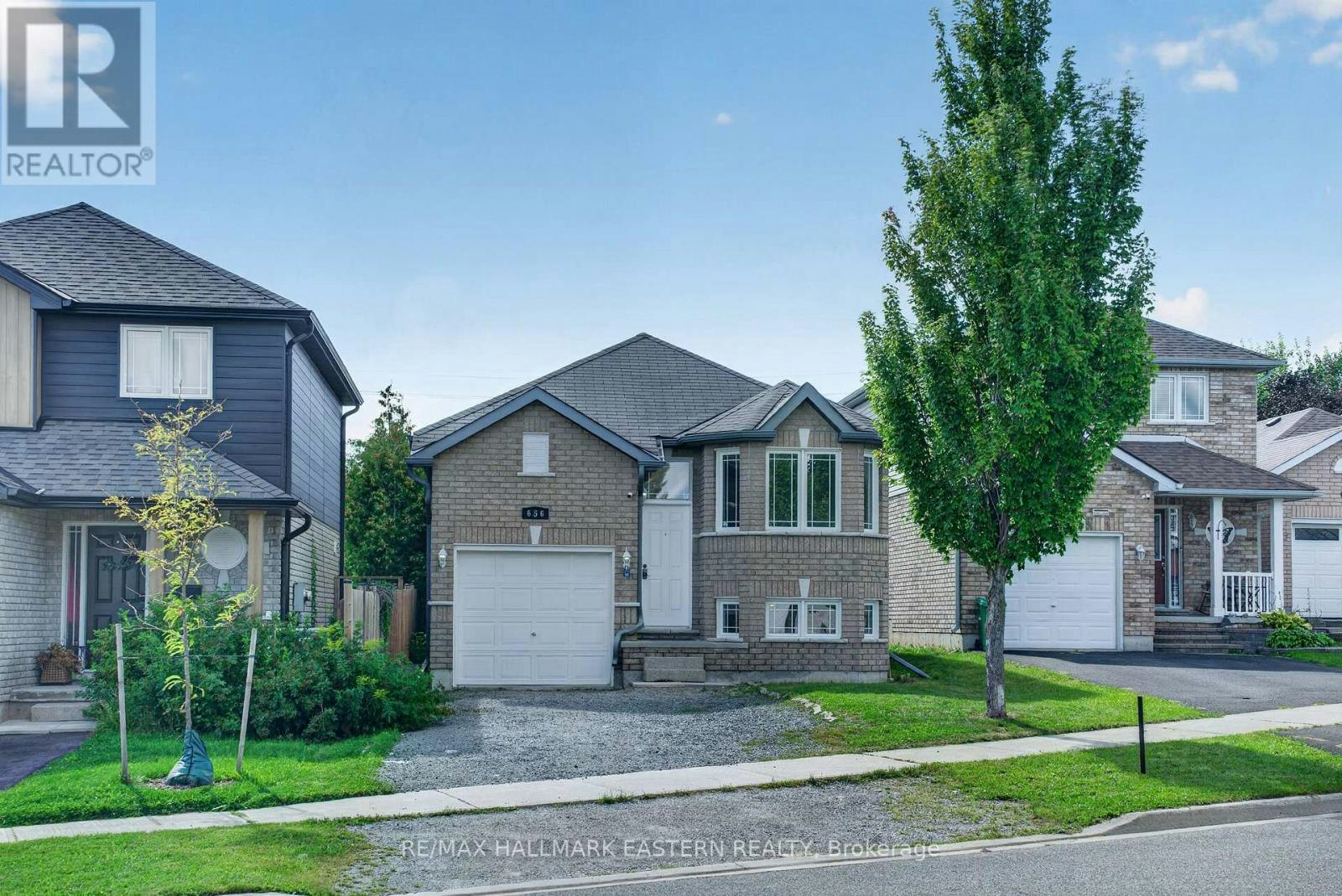 656 Clancy Crescent - 2