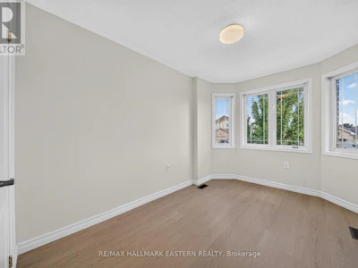 656 Clancy Crescent - 5