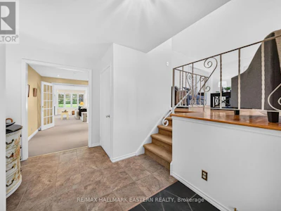1337 Franklin Drive W - 5