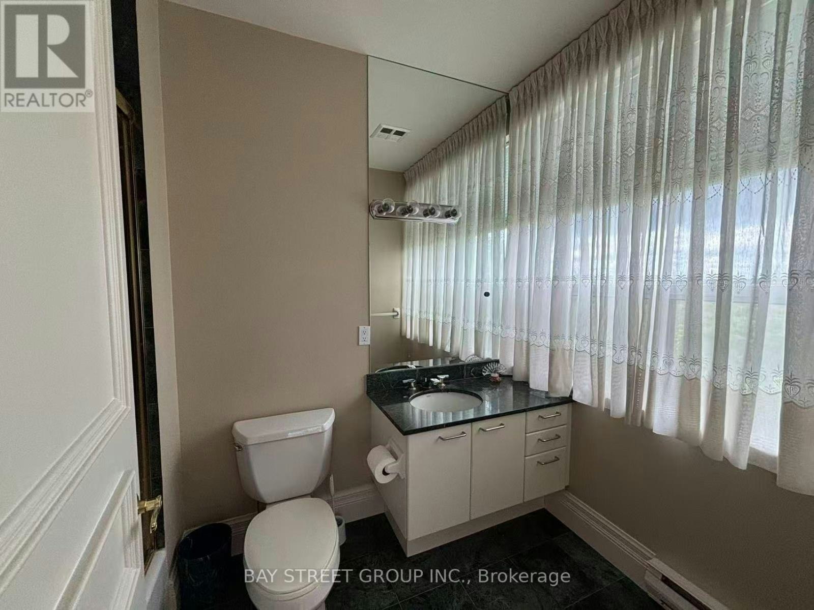 518-1 Watergarden Way, Toronto, ON, M2K 2Z7 - 17