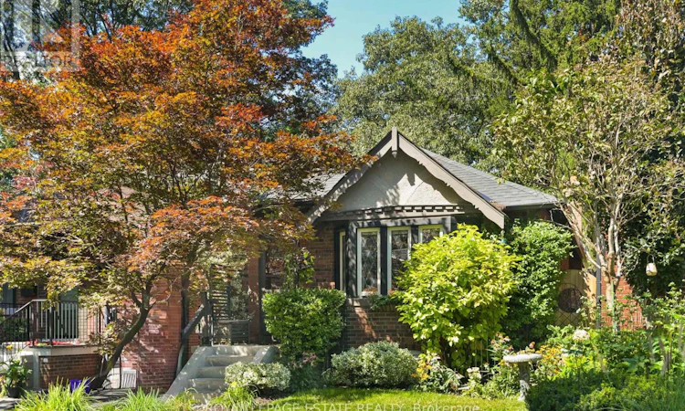 64 Wildwood Crescent