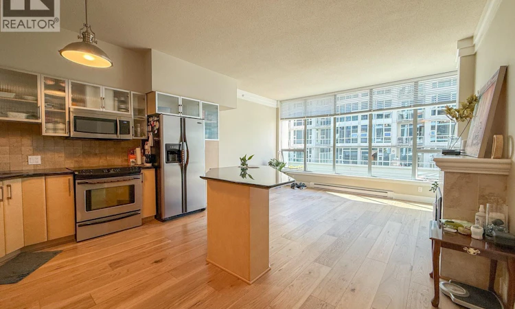 303-845 Yates Street