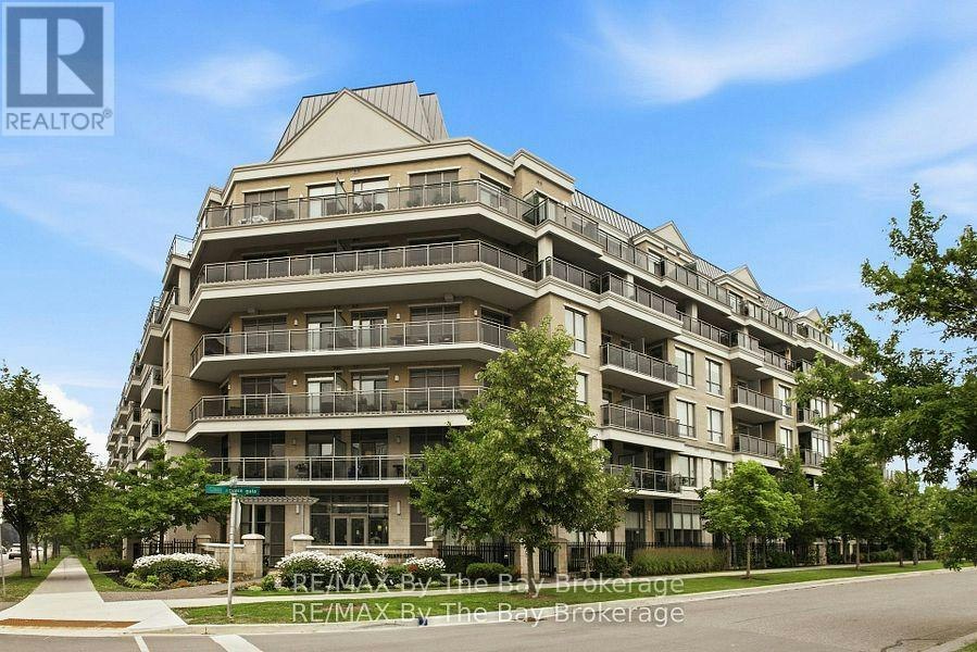 112-111 Civic Square Gate, Aurora, ON, L4G 0S6