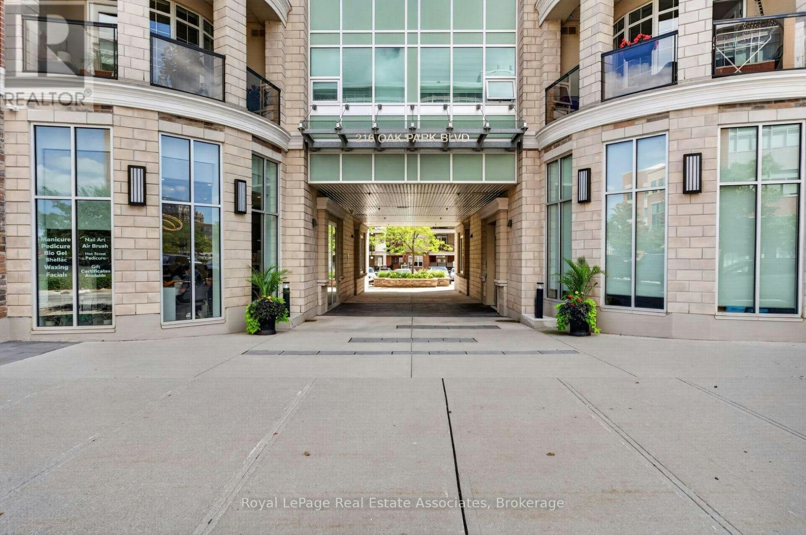 214-216 Oak Park Boulevard, Oakville, ON, L6H 7S8