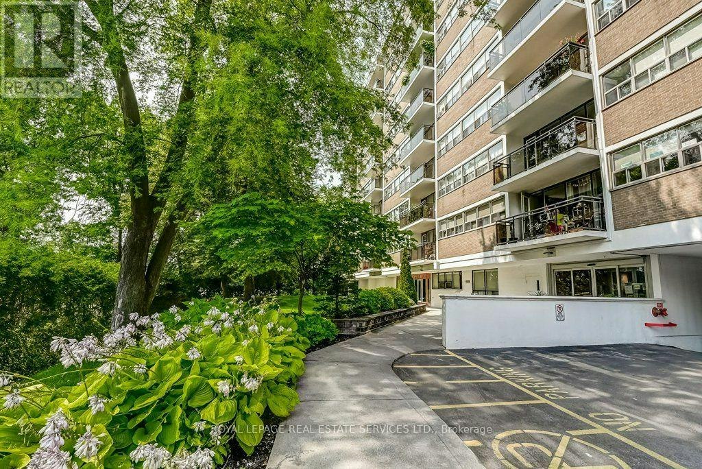404-212 Kerr Street, Oakville, ON, L6K 3B1