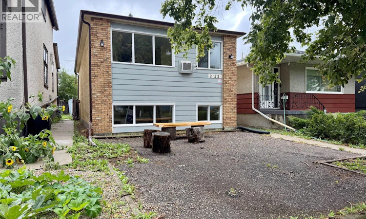 A/B-2123 Reynolds Street