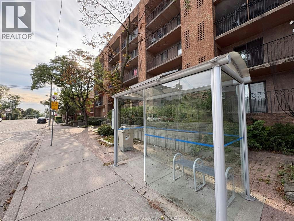 101-1700 University, Windsor, ON, N9B 1C4