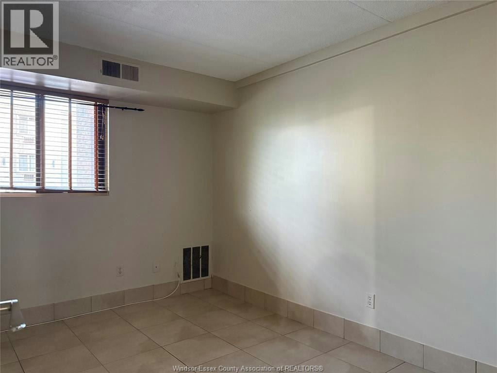 101-1700 University, Windsor, ON, N9B 1C4 - 17