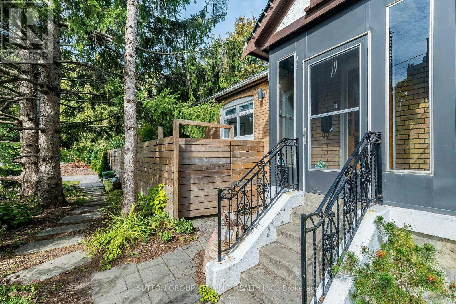 32 Ellis Avenue, Toronto, ON, M6S 2X1 - 5