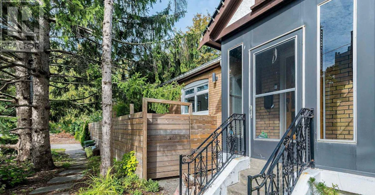 32 Ellis Avenue, Toronto, ON, M6S 2X1 - 5