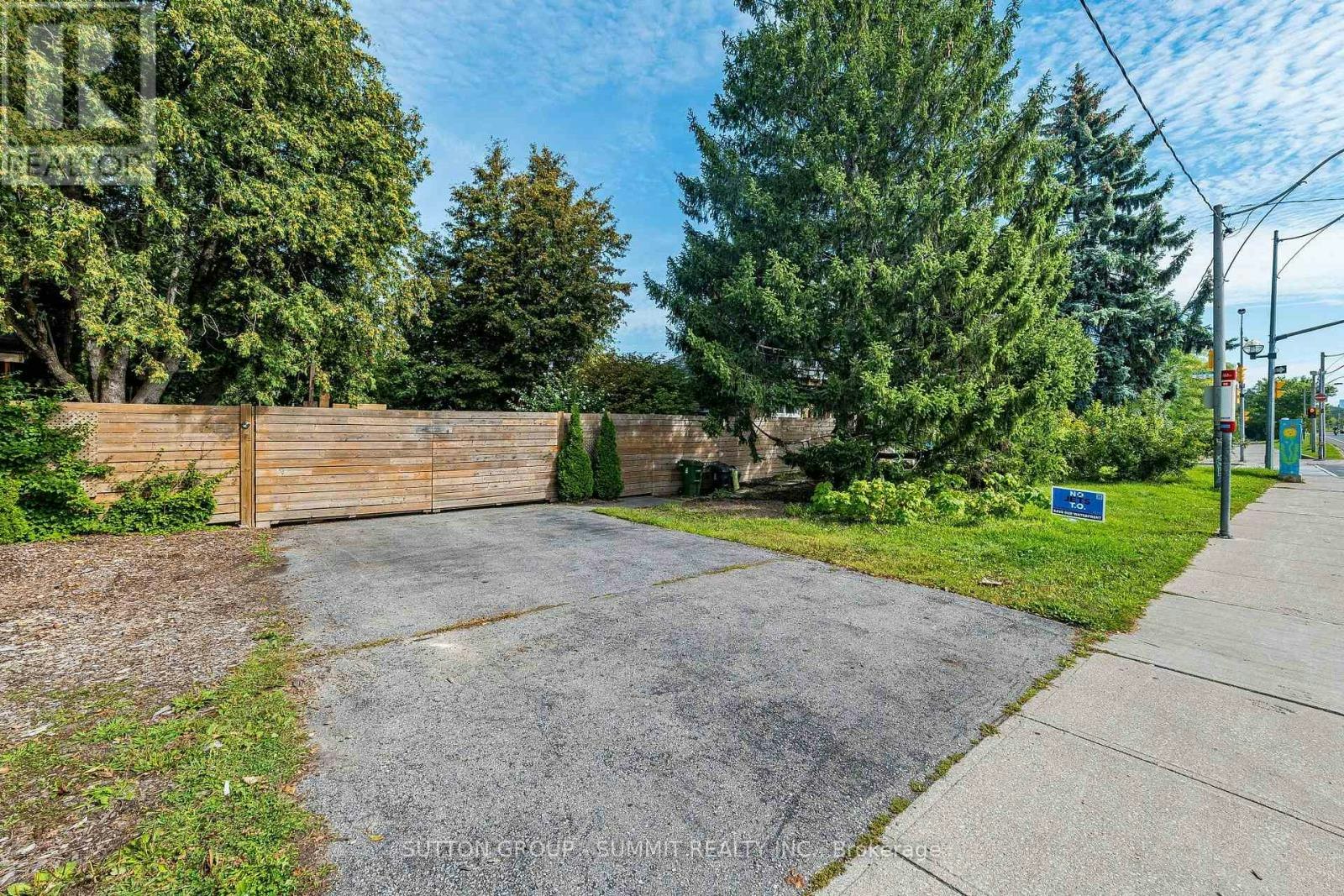 32 Ellis Avenue, Toronto, ON, M6S 2X1 - 4
