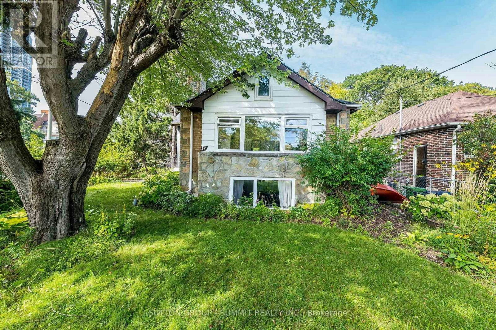 32 Ellis Avenue, Toronto, ON, M6S 2X1 - 48