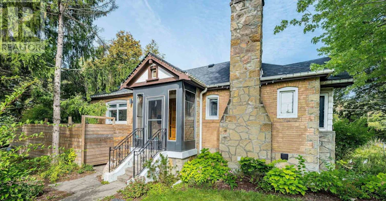 32 Ellis Avenue, Toronto, ON, M6S 2X1