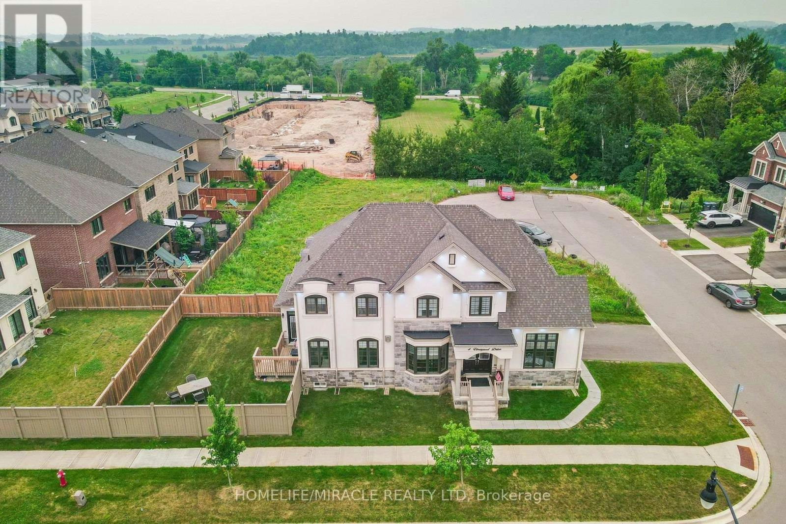 4 Vineyard Drive, Brampton, ON, L6Y 1P3