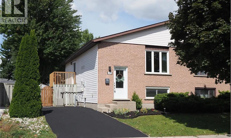 17 Dyer Court