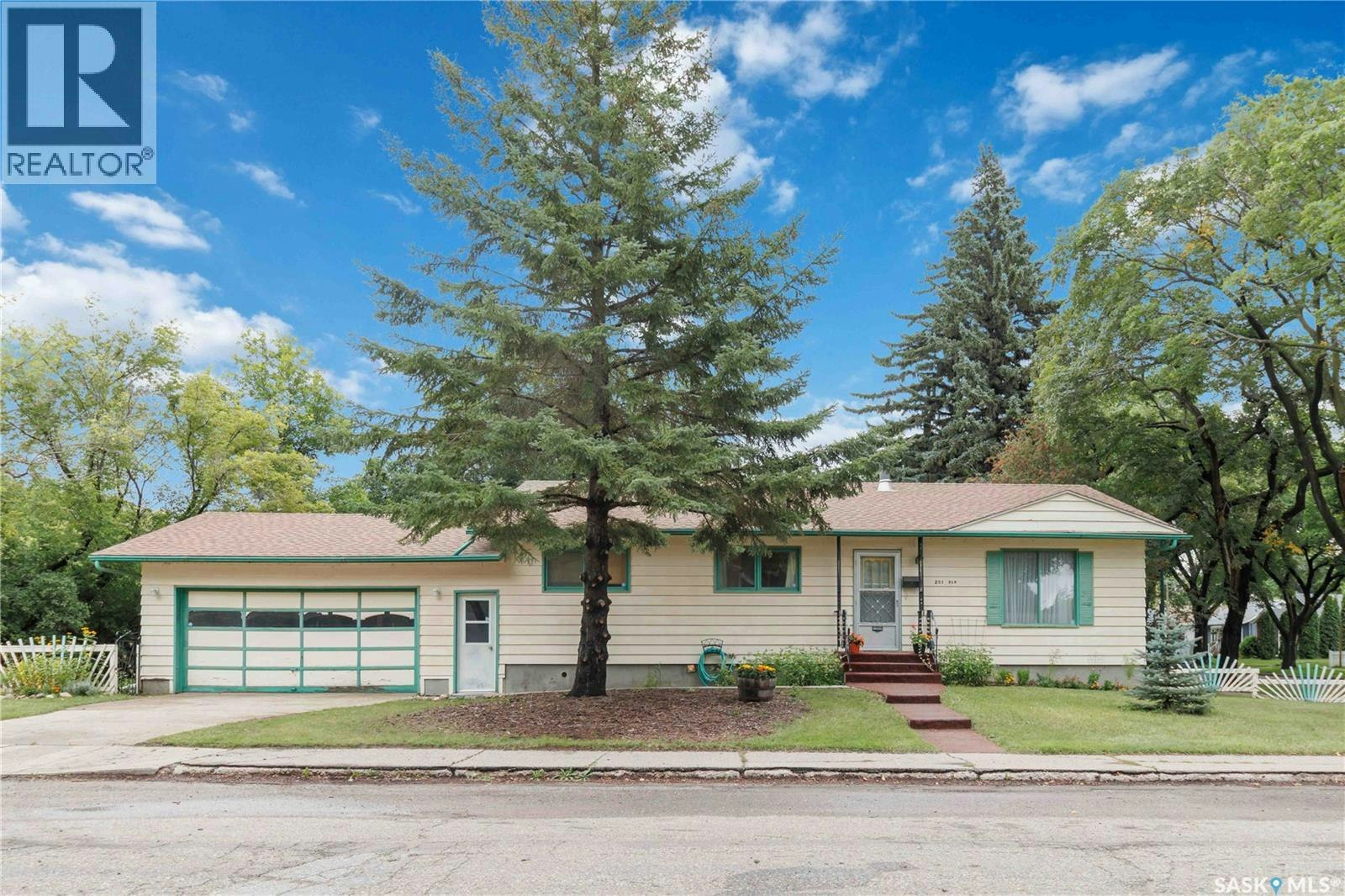 201 Elm Street, Saskatoon, SK, S7J 0G8