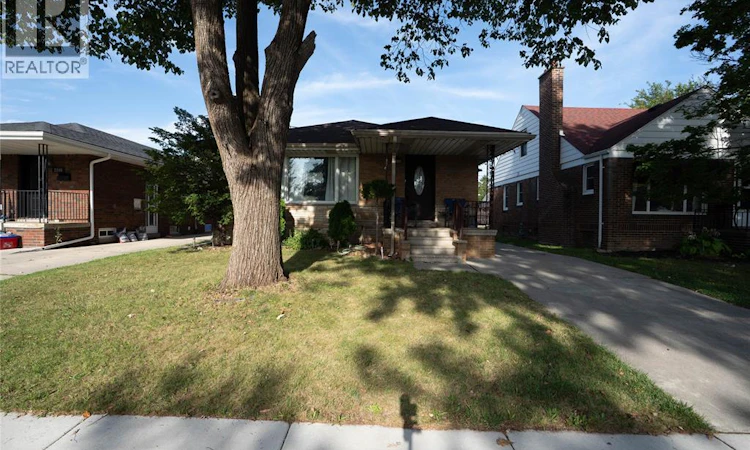 2250 Woodlawn Avenue