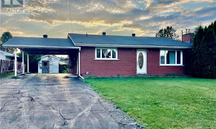 7 Falcon Crescent