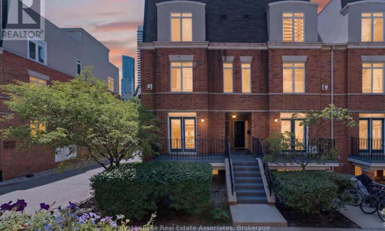 206-415 Jarvis Street