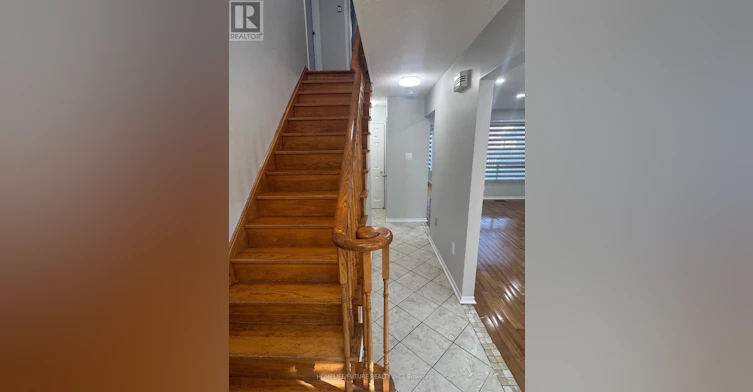 74 Parade Square, Toronto, ON, M1C 3T6 - 2