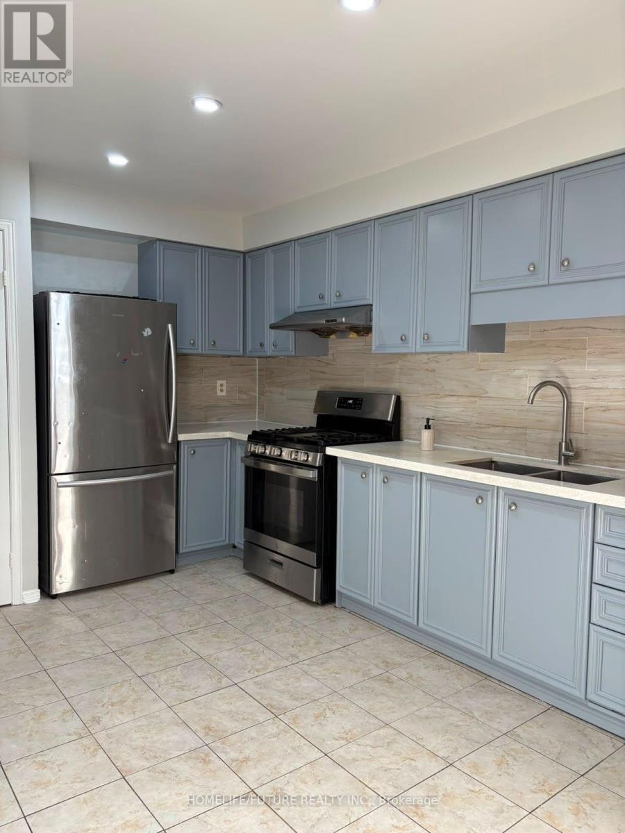 74 Parade Square, Toronto, ON, M1C 3T6 - 4
