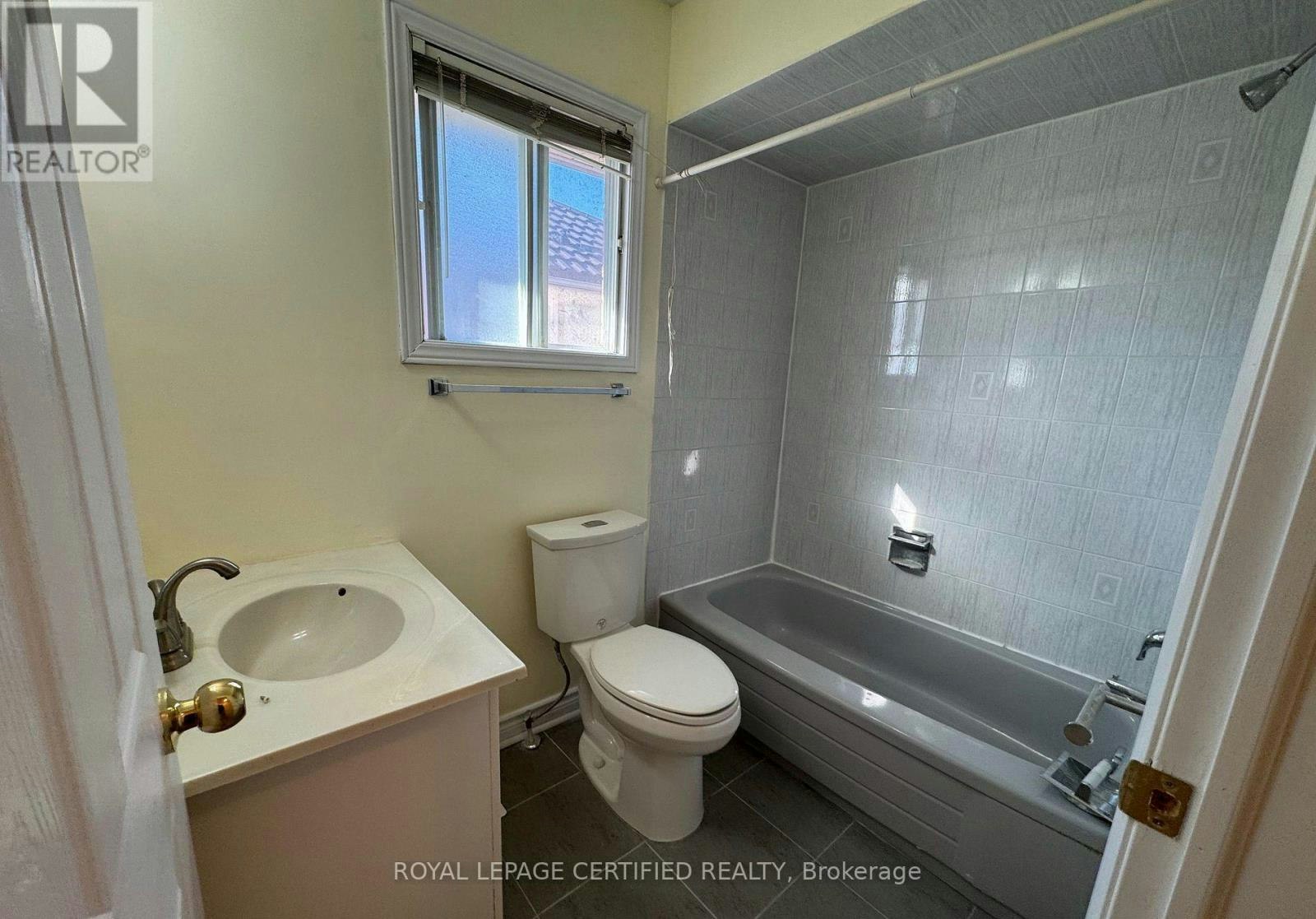 2ND Floor 2 Kingsplate Crescent, Toronto, ON, M9W 6X6 - 7