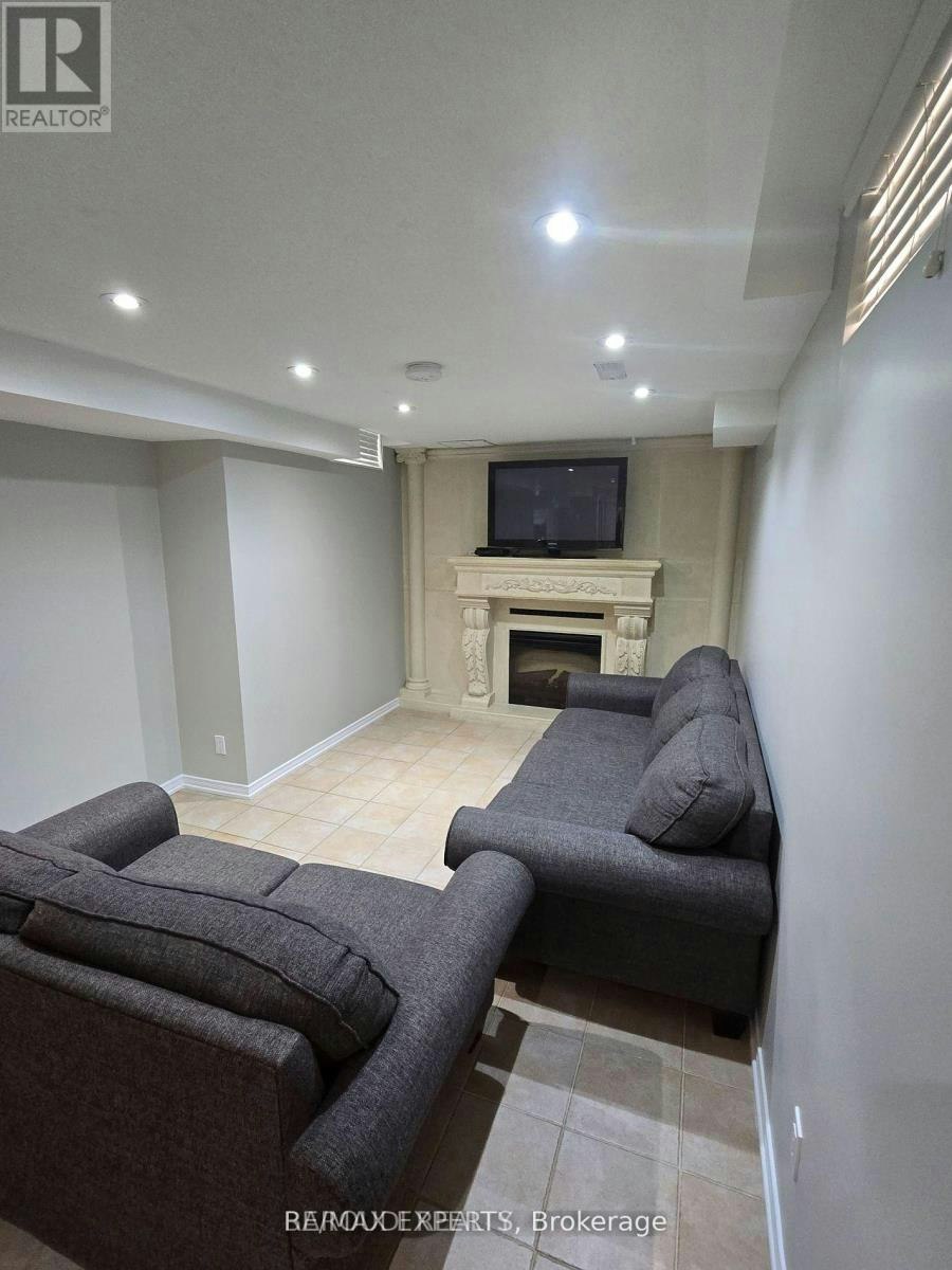 LOWER-19 Rory Road, Toronto, ON, M6L 3E9 - 9