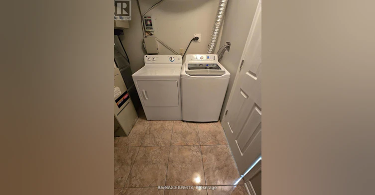 LOWER-19 Rory Road, Toronto, ON, M6L 3E9 - 4