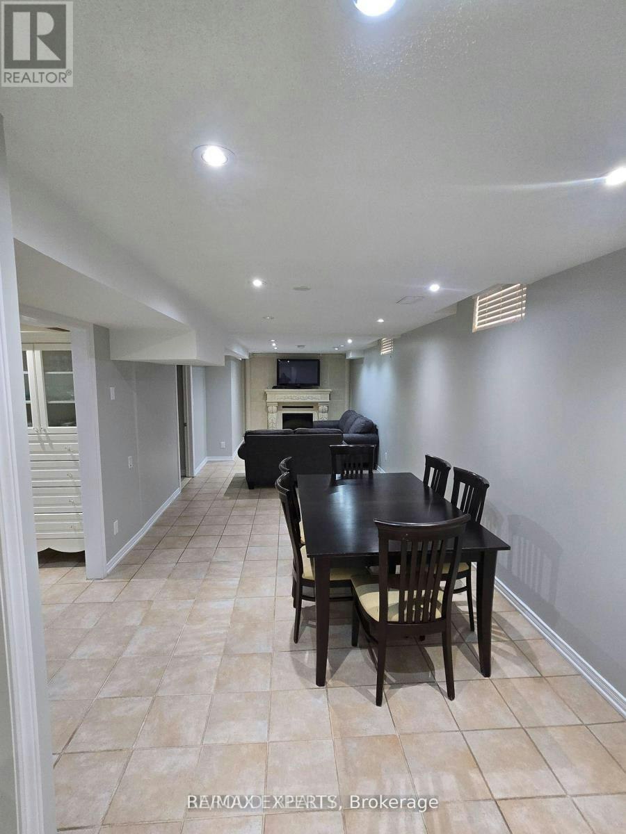 LOWER-19 Rory Road, Toronto, ON, M6L 3E9 - 3