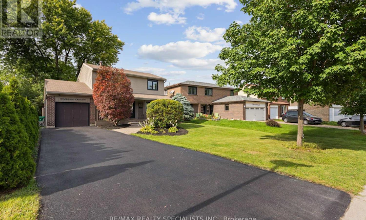 10 Lorraine Crescent