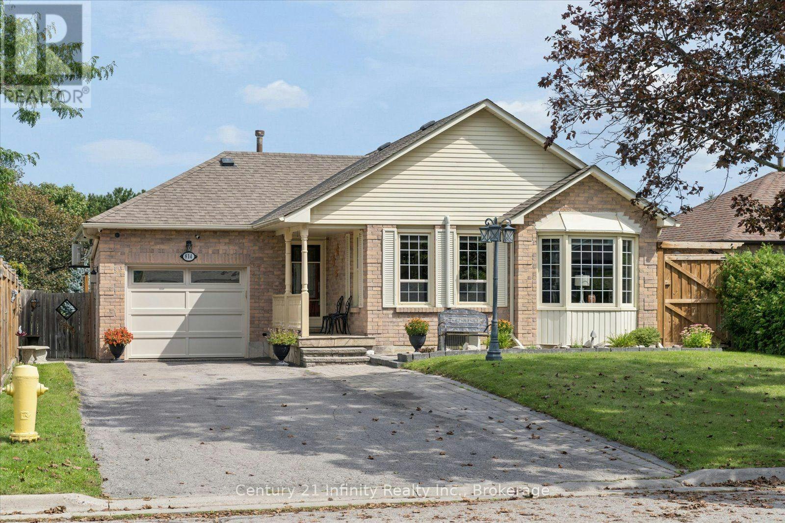 814 Lochness Crescent, Oshawa, ON, L1J 7P6