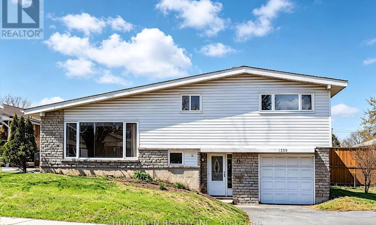 1259 Meadowlands Drive E