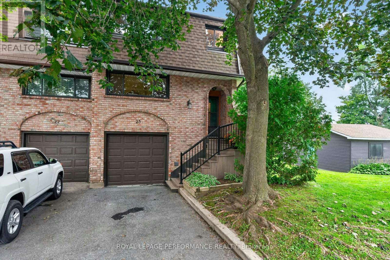 23-2 Bertona Street, Ottawa, ON, K2G 0W2