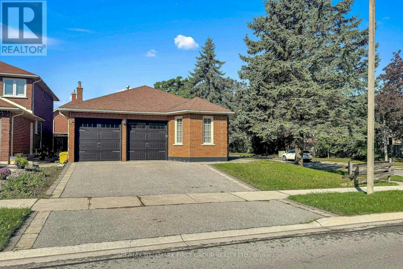 14 Martinet Street, Whitby, ON, L1N 8K8