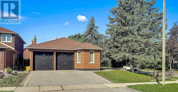 14 Martinet Street, Whitby, ON, L1N 8K8