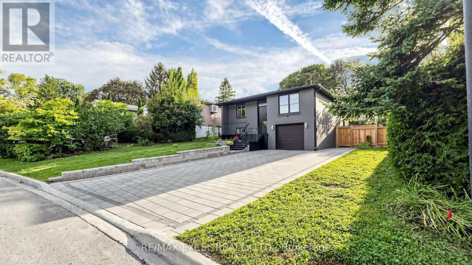 332 Dixon Boulevard, Newmarket, ON, L3Y 4V6