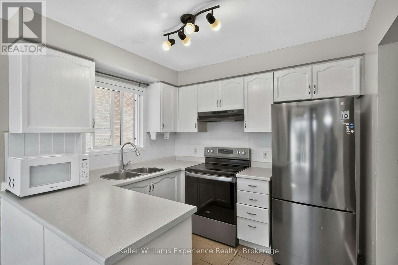 7 Golds Crescent, Barrie, ON, L4N 8R2 - 7