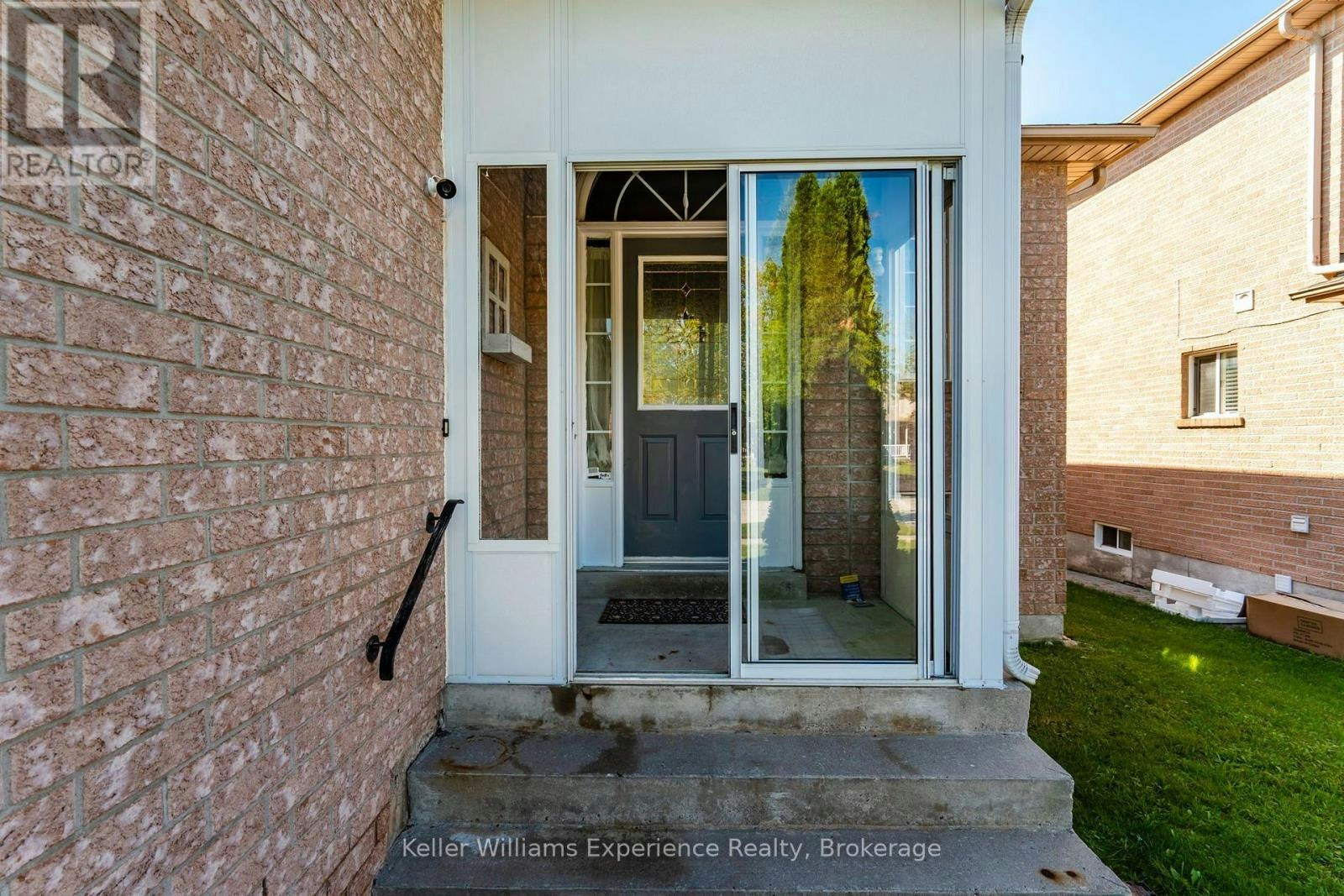 7 Golds Crescent, Barrie, ON, L4N 8R2 - 4