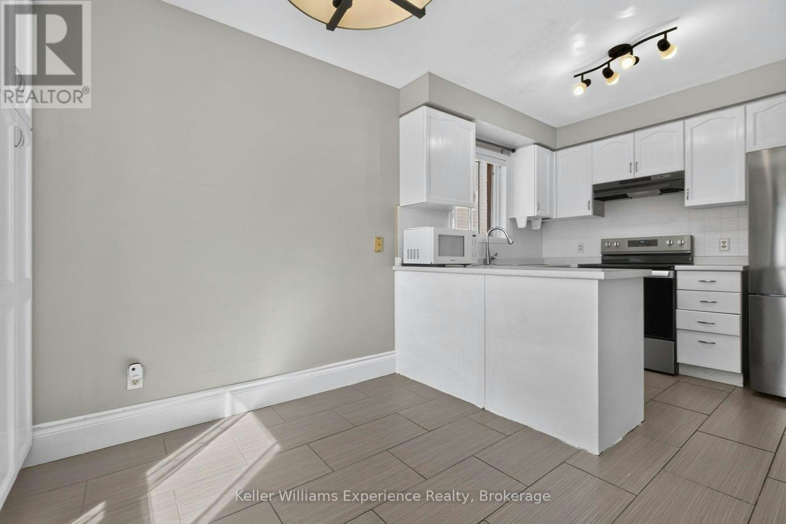 7 Golds Crescent, Barrie, ON, L4N 8R2 - 9