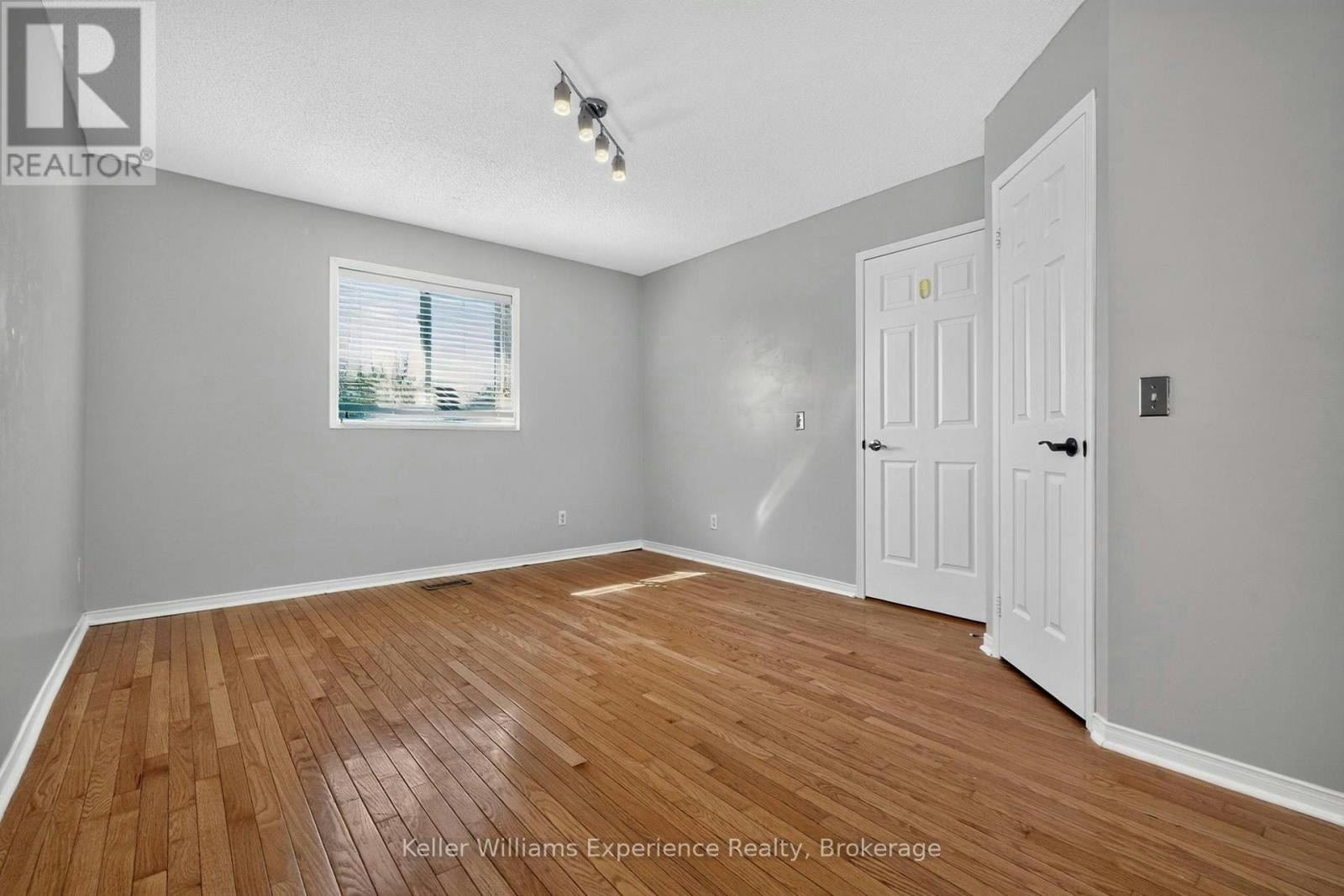 7 Golds Crescent, Barrie, ON, L4N 8R2 - 16