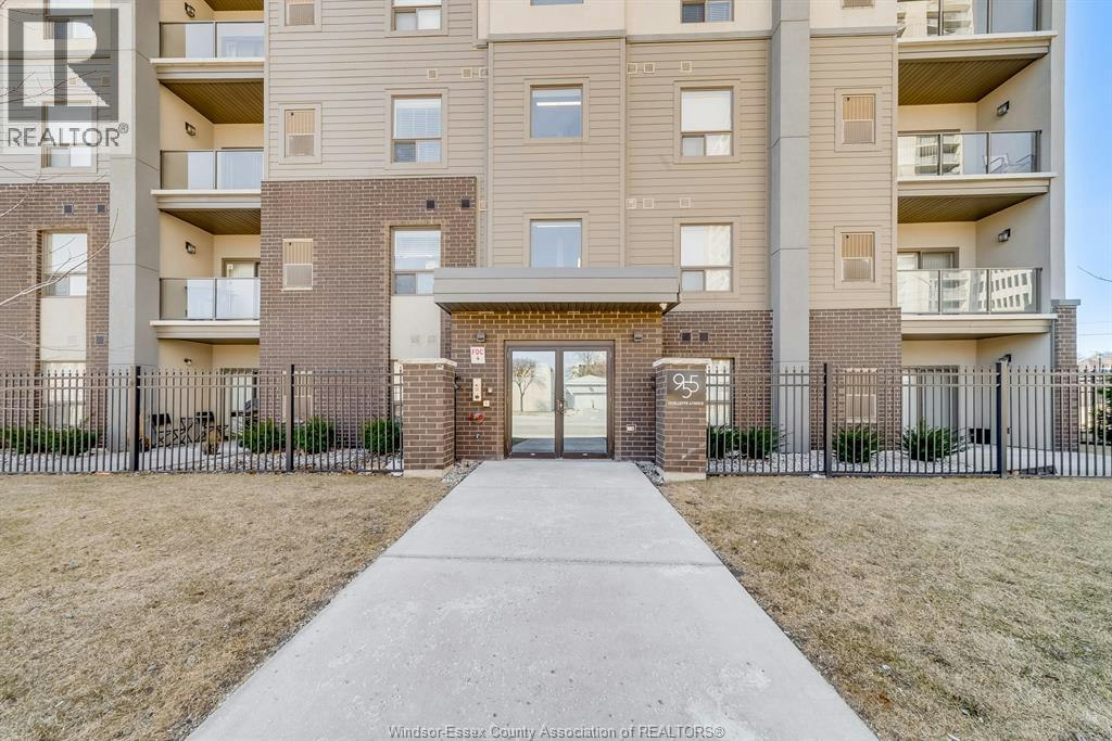 405-955 Ouellette Avenue, Windsor, ON, N9A 4J5 - 2