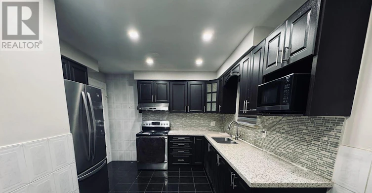 7073 Magic Court, Mississauga, ON, L4T 3A2 - 8
