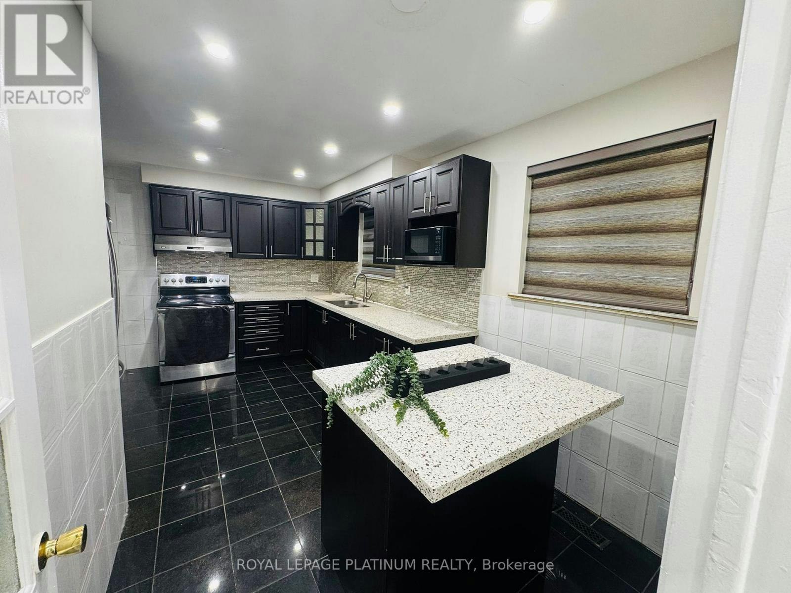 7073 Magic Court, Mississauga, ON, L4T 3A2 - 11