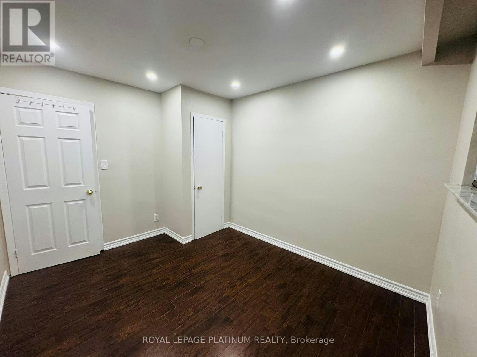 7073 Magic Court, Mississauga, ON, L4T 3A2 - 6