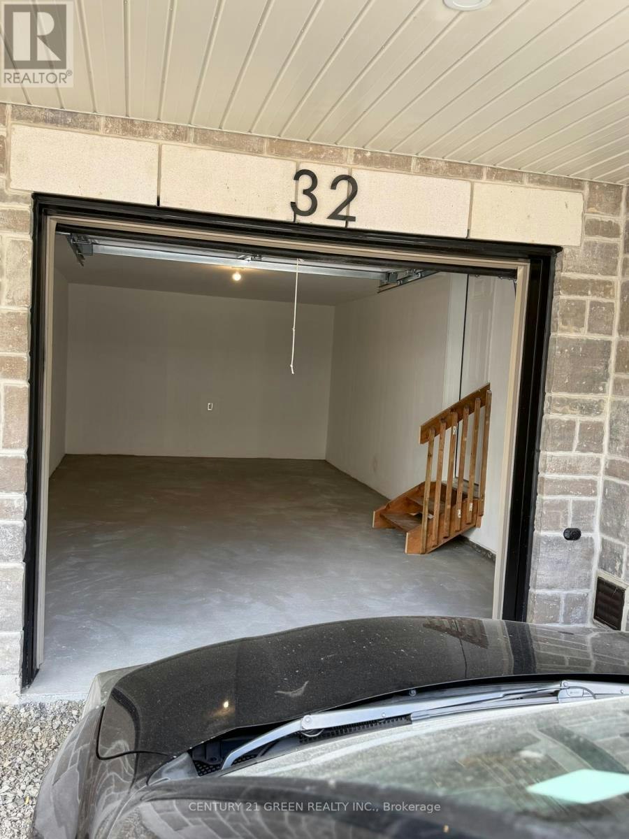 32 Canyon Hill Drive, Kitchener, ON, N2R 0V9 - 3